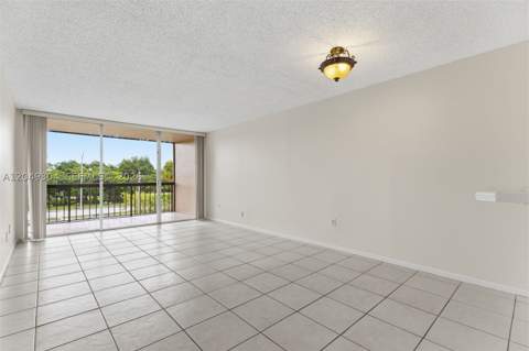 10425 SW 112th Ave 302, Miami FL - photo 10 of 40