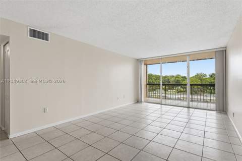 10425 SW 112th Ave 302, Miami FL - photo 12 of 40