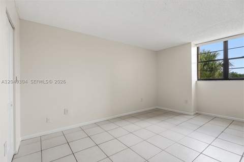 10425 SW 112th Ave 302, Miami FL - photo 15 of 40