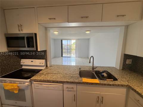 8625 NW 8th St 420, Miami FL - photo 7 of 31