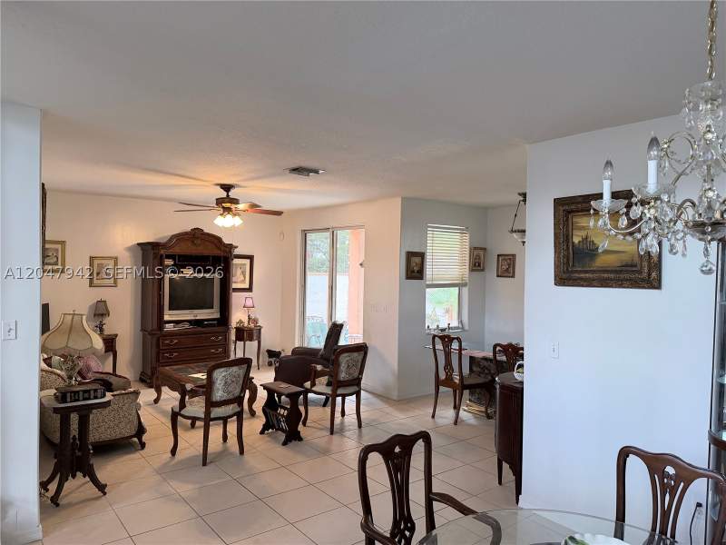 4 bedroom SingleFamilyResidence at 10824 NW 51st Ln, Piazza Vecchia, Doral — photo 3
