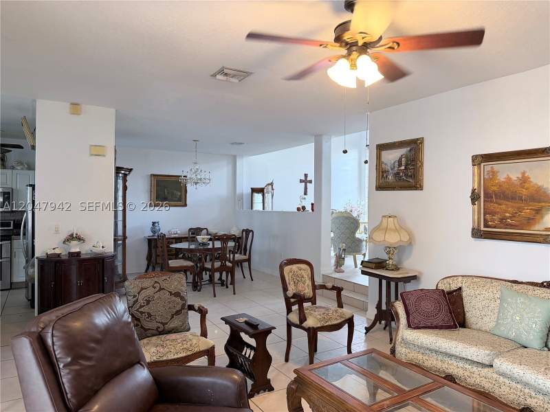 4 bedroom SingleFamilyResidence at 10824 NW 51st Ln, Piazza Vecchia, Doral — photo 4