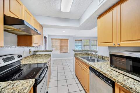 15560 SW 104th Ter 611, Miami FL - photo 13 of 45