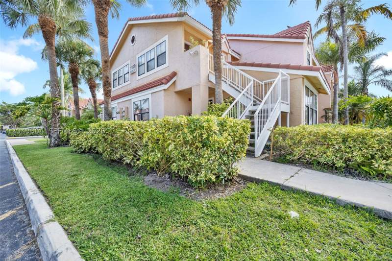 2 bedroom Condominium at 15560 SW 104th Ter 611, Biscayne Beach Club Condo, Miami — photo 2