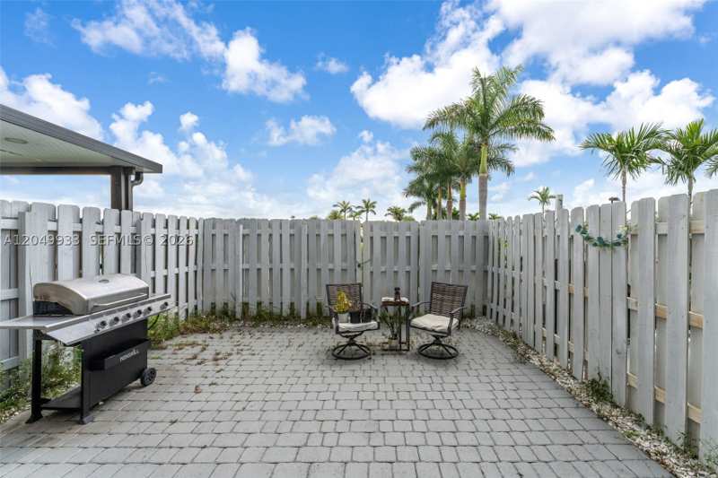 3 bedroom Townhouse at 1461 SE 26th Rd, Homestead Park Of Commerc, Homestead — photo 1