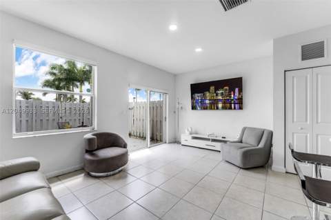 1461 SE 26th Rd, Homestead FL - photo 6 of 33