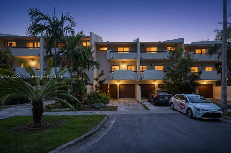 2 bedroom Townhouse at 2525 NE 135th St, Casa Bella Villas, North Miami — photo 1
