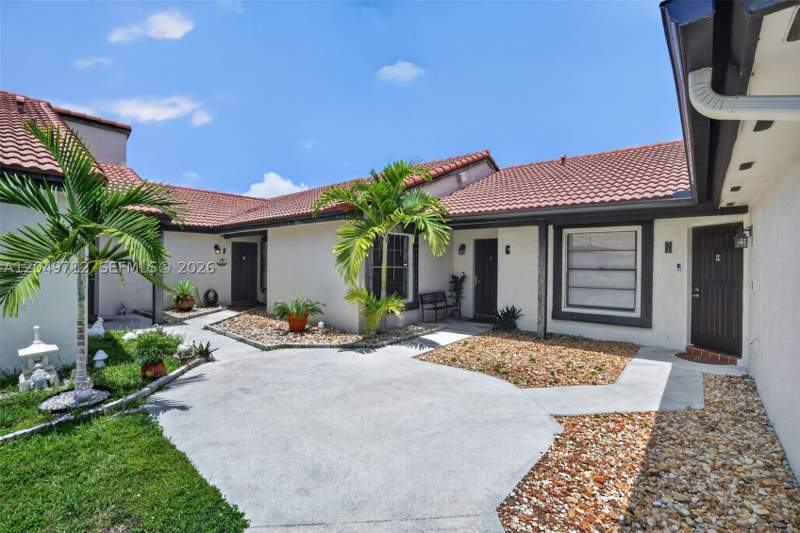 3 bedroom Condominium at 15065 SW 49th Ln F, Lks Of Meadow Vilg Homes, Miami — photo 4