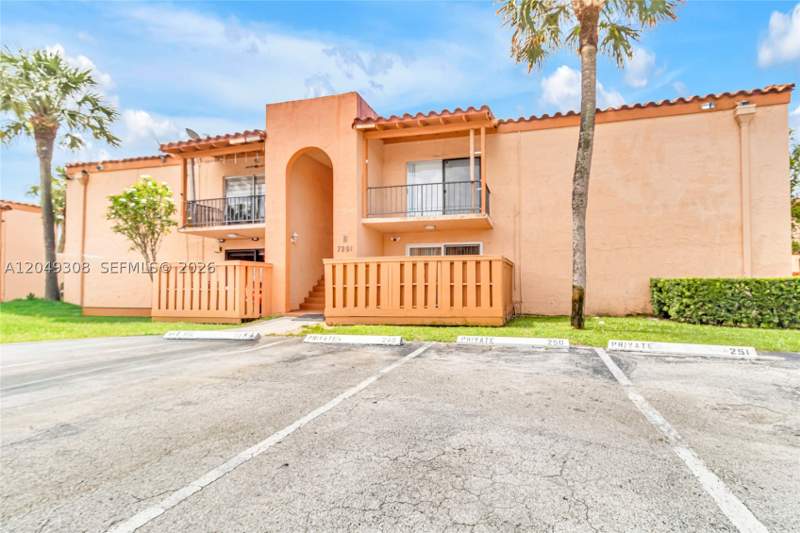2 bedroom Condominium at 7201 Miami Lakes Dr B14, Cypress Village Condo, Miami Lakes — photo 4