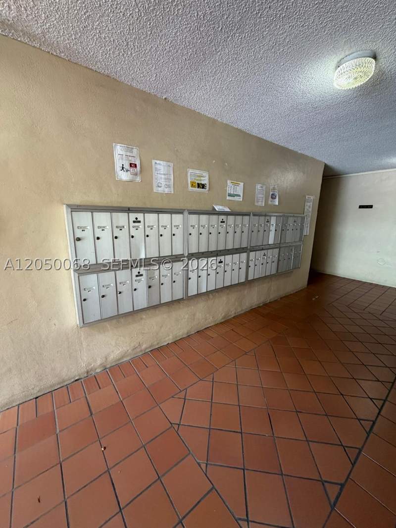 1 bedroom Condominium at 14421 N Kendall Dr 412M, Promenade At Kendale Lake, Miami — photo 2