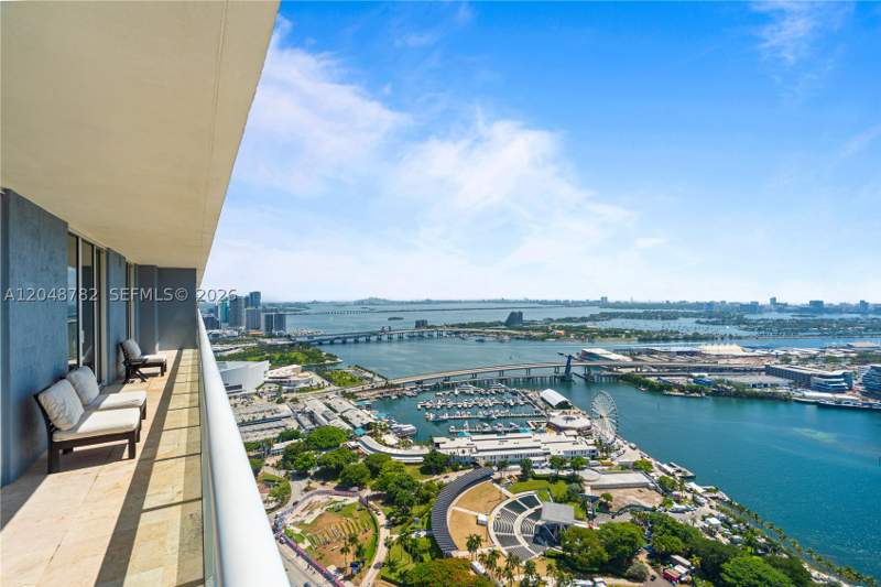 3 bedroom Condominium at 50 Biscayne Blvd 5210, 50 Biscayne, Miami — photo 2