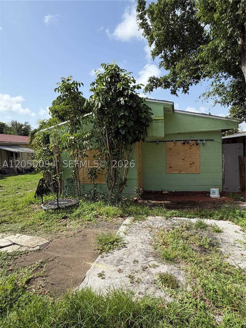 1 bedroom SingleFamilyResidence at 2954 NW 91st St, The Tropics Amd, Miami — photo 2