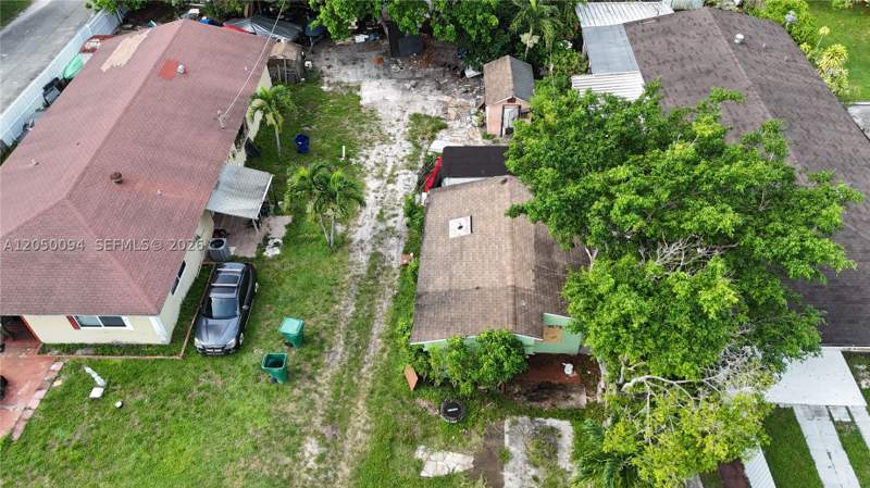 1 bedroom SingleFamilyResidence at 2954 NW 91st St, The Tropics Amd, Miami — photo 5