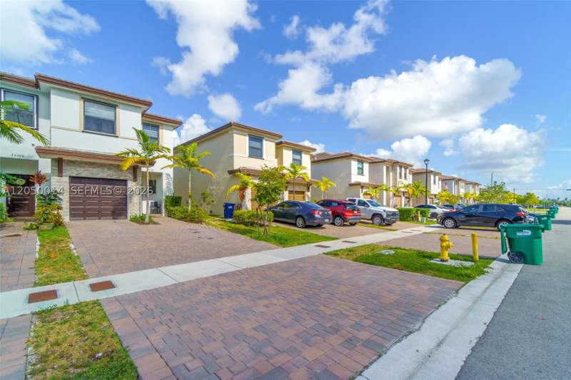 3 bedroom Townhouse at 25500 SW 108th Ave, Allapattah Gdns, Homestead — photo 3