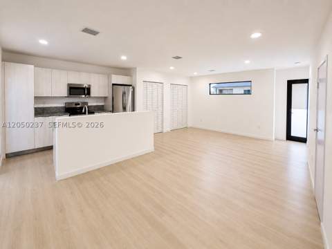 552 NW 7th St 6, Florida City FL - photo 6 of 24