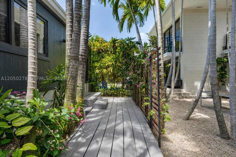 4 bedroom SingleFamilyResidence at 1548 Biarritz Dr, Isle Of Normandy Trouvill, Miami Beach — photo 5