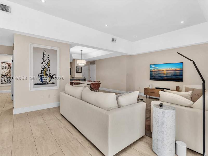 3 bedroom Condominium at 2901 S Bayshore Dr 1G, Yacht Harbour Condo, Miami — photo 2