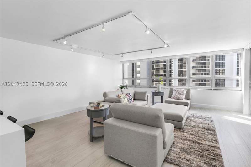 1 bedroom Condominium at 11 Island Ave 1009, Costa Brava Condo, Miami Beach — photo 3