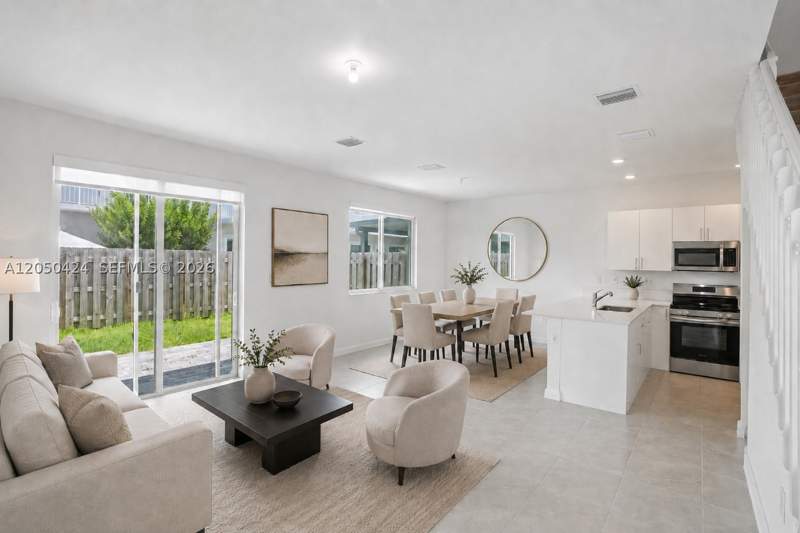 4 bedroom Townhouse at 715 SE 15th St ., Terra Sol, Homestead — photo 4