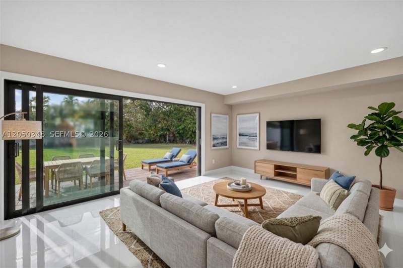 3 bedroom SingleFamilyResidence at 8024 SW 91st Ave, Dwellings Park, Miami — photo 4
