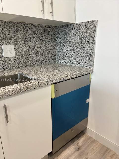 860 NE 78th St 303, Miami FL - photo 8 of 47