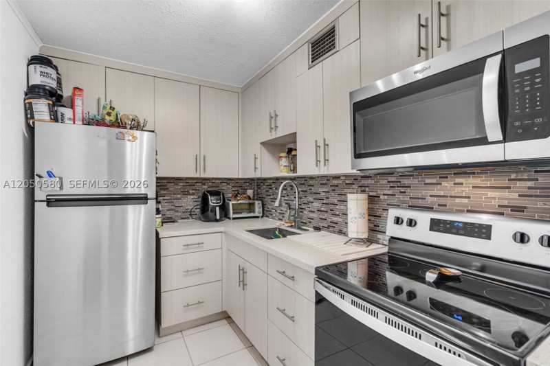 2 bedroom Condominium at 8501 NW 8th St 105, Summit Chase Condo, Miami — photo 1