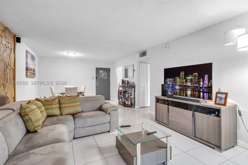 2 bedroom Condominium at 8501 NW 8th St 105, Summit Chase Condo, Miami — photo 2