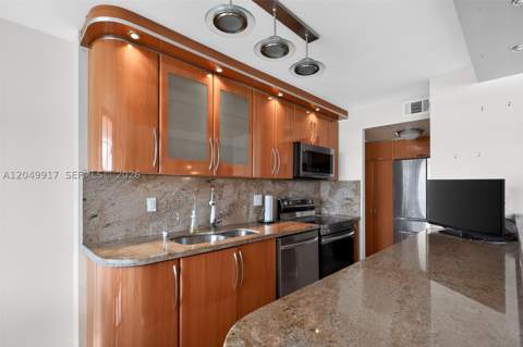 230 174th St 902, Sunny Isles Beach FL - photo 10 of 32