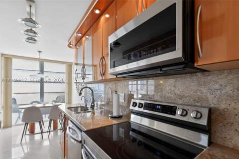230 174th St 902, Sunny Isles Beach FL - photo 11 of 32