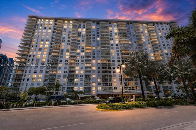 2 bedroom Condominium at 230 174th St 902, Winston Tower 300, Sunny Isles Beach — photo 2