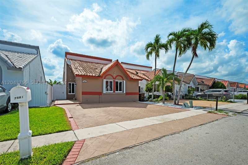 3 bedroom SingleFamilyResidence at 7581 W 29th Way, Amend Plt El Prado Countr, Hialeah — photo 1