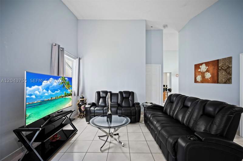 3 bedroom SingleFamilyResidence at 7581 W 29th Way, Amend Plt El Prado Countr, Hialeah — photo 5