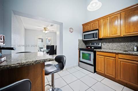 7581 W 29th Way, Hialeah FL - photo 7 of 25