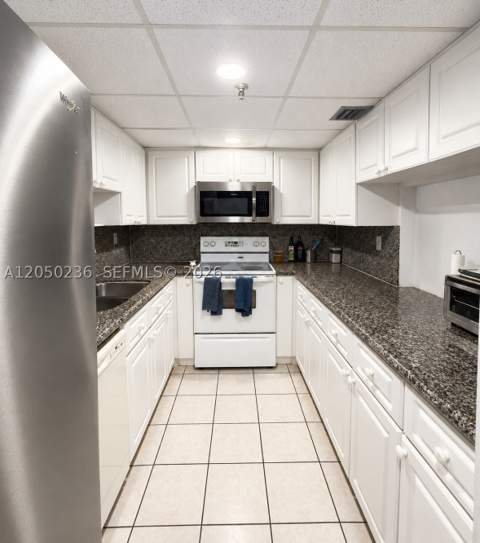 2401 Collins Ave 1612, Miami Beach FL - photo 10 of 12