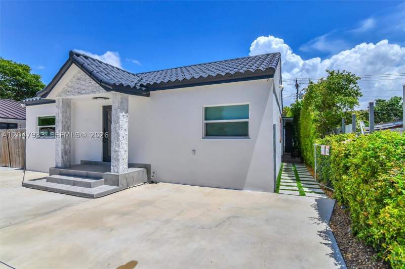3 bedroom SingleFamilyResidence at 6575 SW 39th Ter, Central Miami Part 2, Miami — photo 5