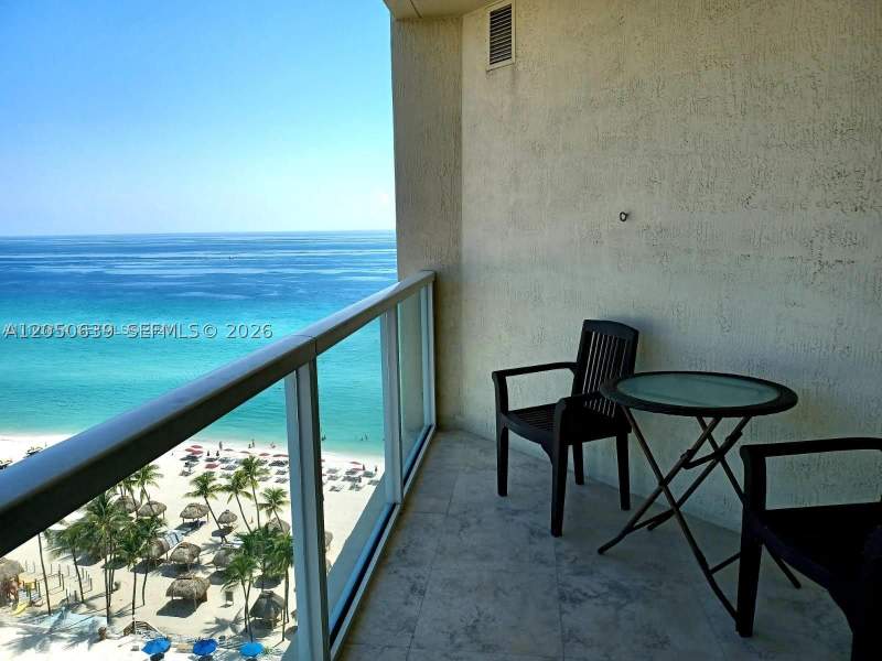 1 bedroom Condominium at 16699 Collins Ave 1605, La Perla Condo, Sunny Isles Beach — photo 3