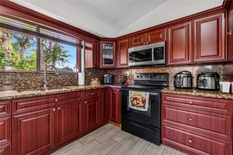 8211 NW 191st St 3-H, Hialeah FL - photo 15 of 50