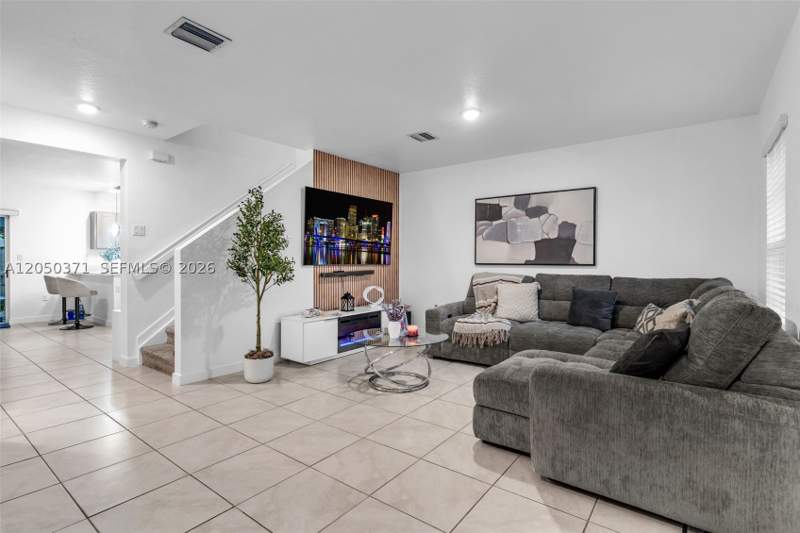 3 bedroom Townhouse at 533 NE 5th Pl, Fvp Subdivision, Florida City — photo 3