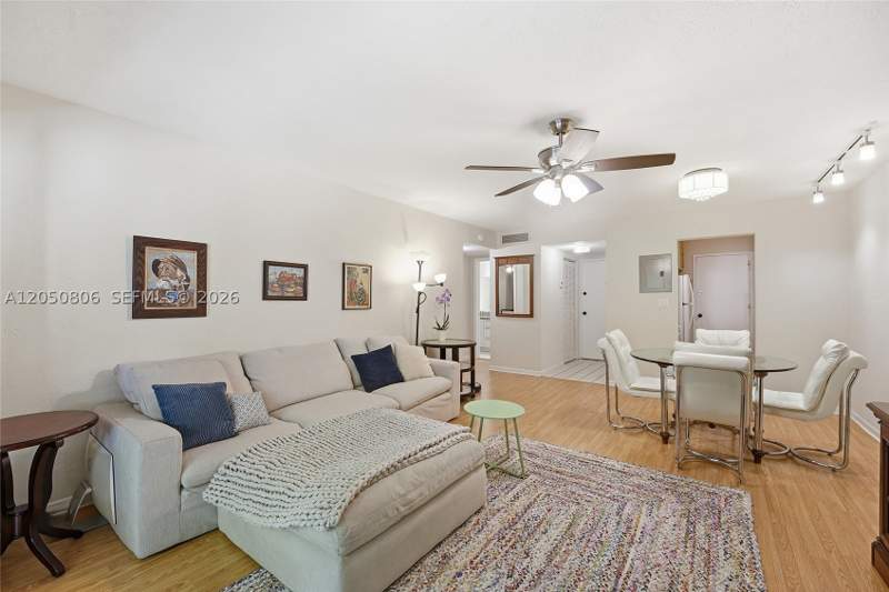 1 bedroom Condominium at 1205 Mariposa Ave 403, Villa Capri Condo, Coral Gables — photo 2