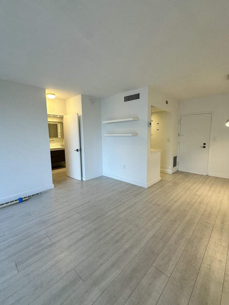0 bedroom Condominium at 800 West Avenue 637, South Bay Club Condo, Miami Beach — photo 3