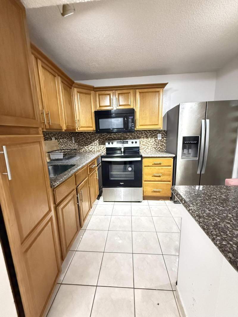 2 bedroom Condominium at 20015 NE 3rd Court 5, Spear Acres, Miami — photo 3