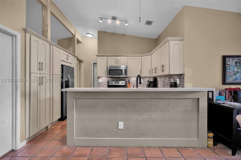 3 bedroom SingleFamilyResidence at 9786 SW 147th Ct, Hammocks Sec 2, Miami — photo 4