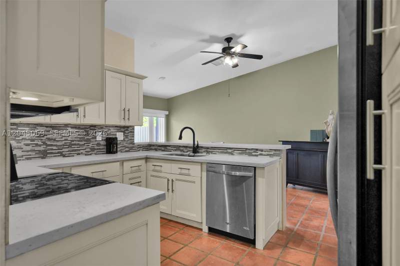 3 bedroom SingleFamilyResidence at 9786 SW 147th Ct, Hammocks Sec 2, Miami — photo 5