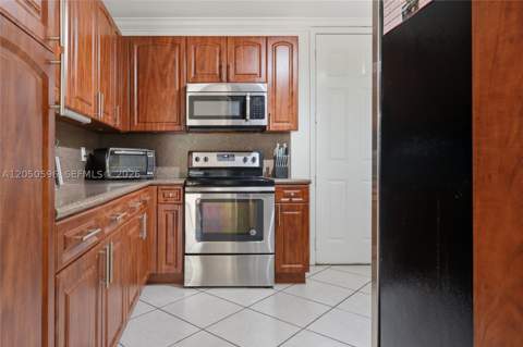 8932 SW 228th Ln, Cutler Bay FL - photo 12 of 33