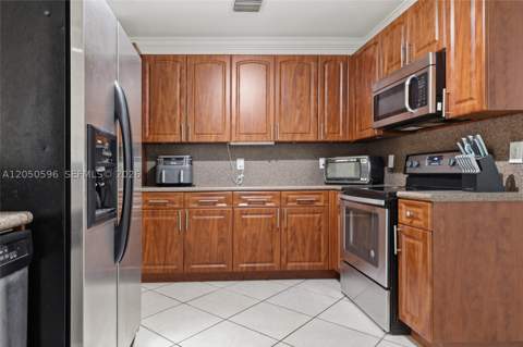 8932 SW 228th Ln, Cutler Bay FL - photo 13 of 33