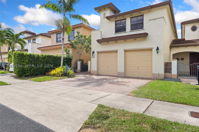 4 bedroom Townhouse at 8932 SW 228th Ln, Trellis At Bayshore, Cutler Bay — photo 2