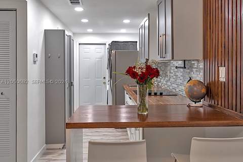 1450 NE 170th St 204, North Miami Beach FL - photo 8 of 19