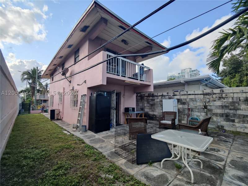 2 bedroom SingleFamilyResidence at 945 NW 19th Ave, Coppingers Tropical Garde, Miami — photo 4