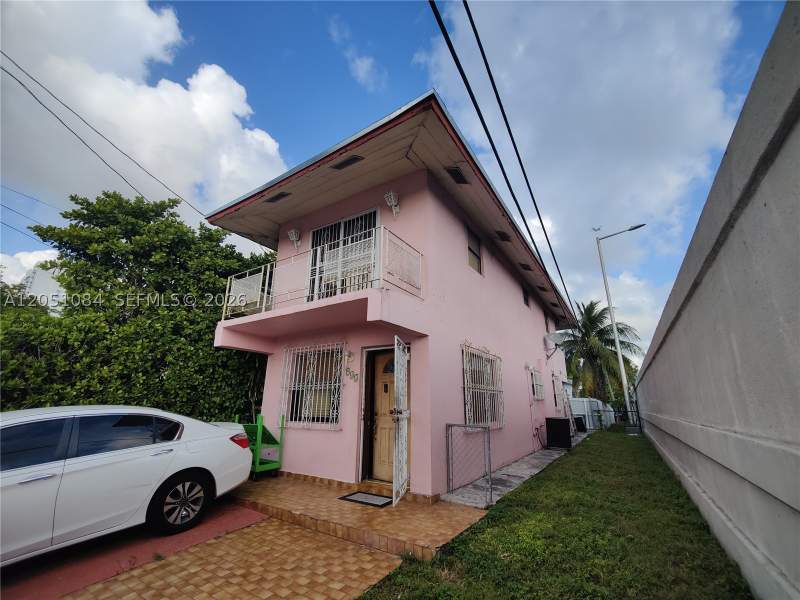 2 bedroom SingleFamilyResidence at 945 NW 19th Ave, Coppingers Tropical Garde, Miami — photo 5