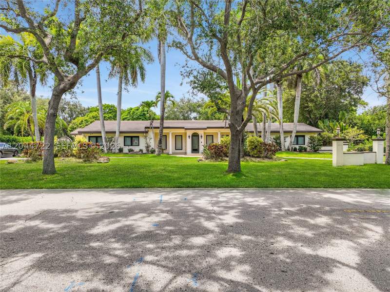 6 bedroom SingleFamilyResidence at 6255 SW 120th St, Cochrane Park, Pinecrest — photo 3
